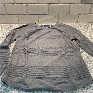 Cable & Gauge Textured Gray Pullover